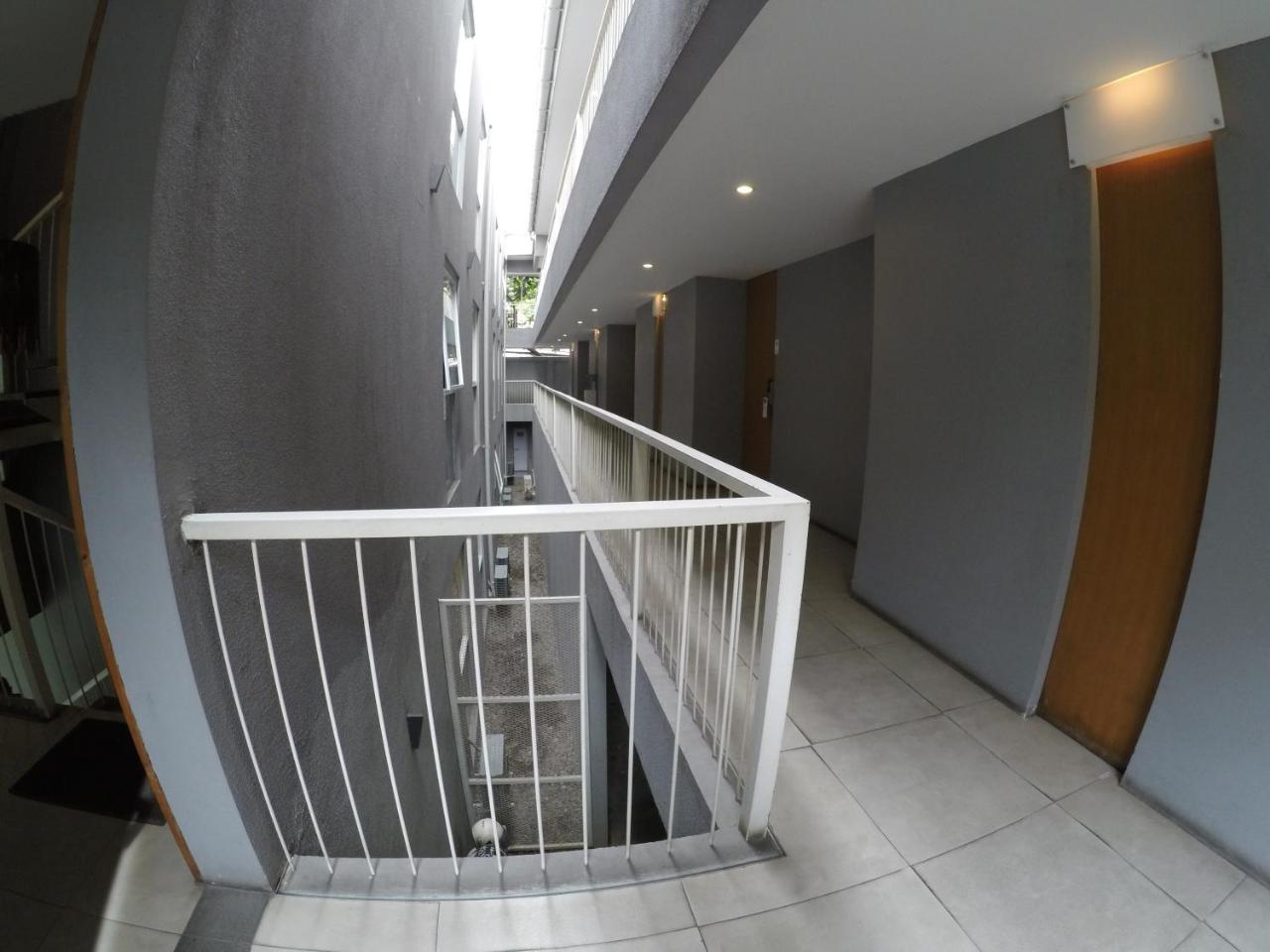 2510 Urbanliving Aparthotel Jakarta Exterior photo